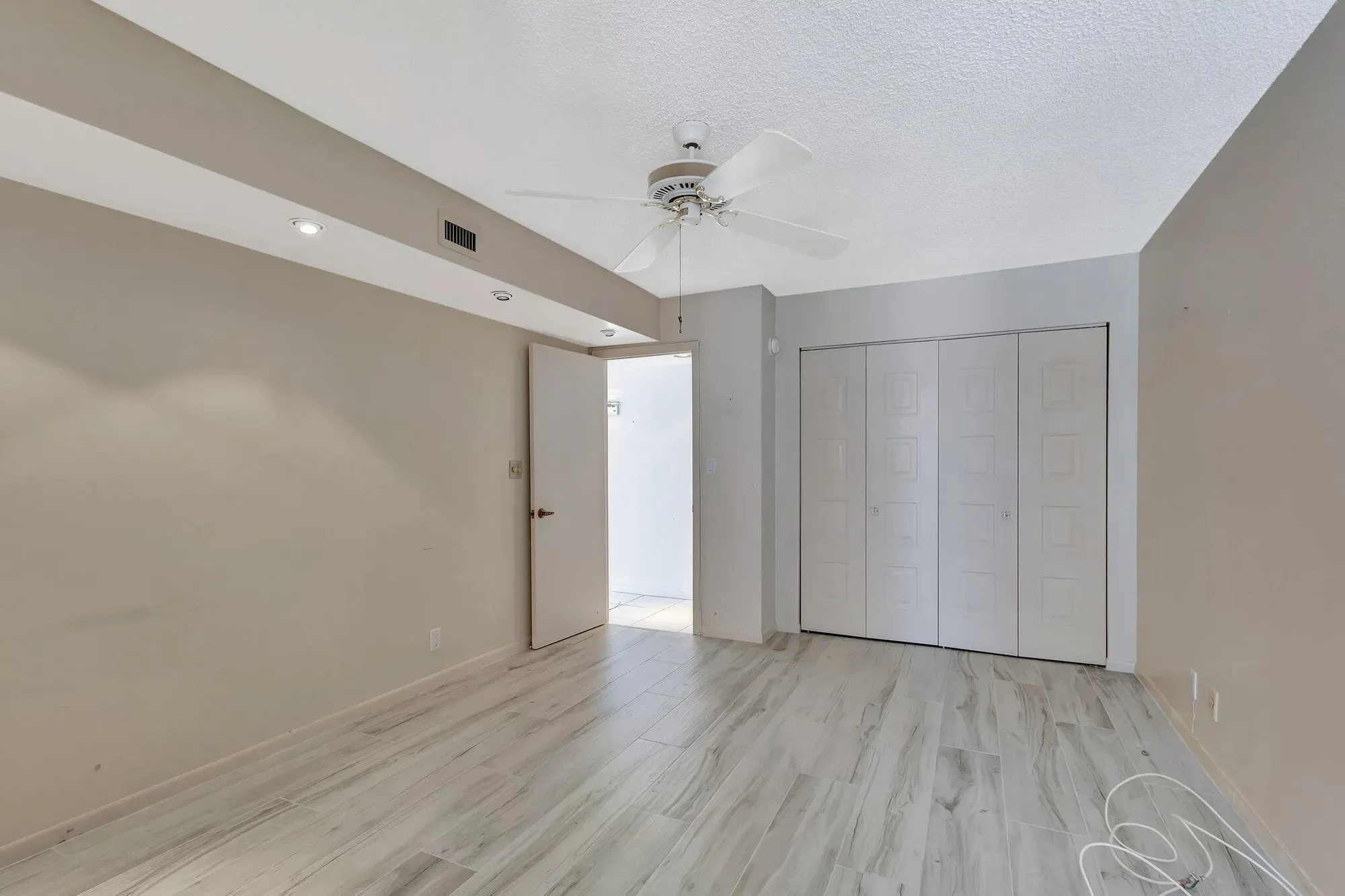 1010 S Ocean Boulevard, Hillsboro Beach, Florida, United States. - Photo 19
