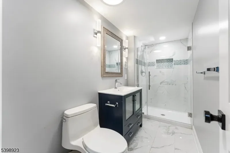 17 Rolling Hill Way, Clark Twp., NJ 07066, Clark, New Jersey, United States. - Photo 20