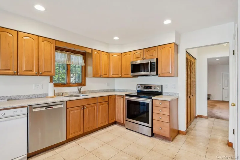 10 Aron Drive, Woodbury, NY, 11797, USA, Woodbury, New York, United States. - Photo 22