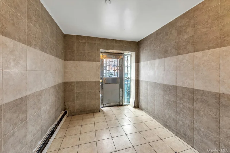 102-18 Radcliff Avenue, New York, New York, United States. - Photo 3