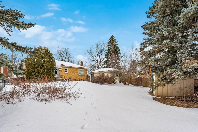 118 Queen St, Newmarket, ON L3Y 2E8, Newmarket, Ontario, Canada. - Photo 13