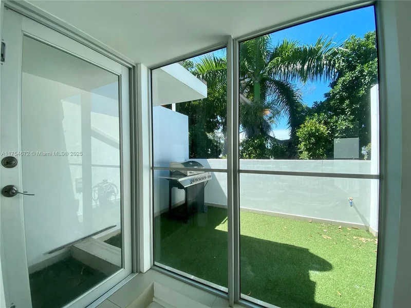 1600 Michigan Ave 8, Miami Beach, Florida, United States. - Photo 15