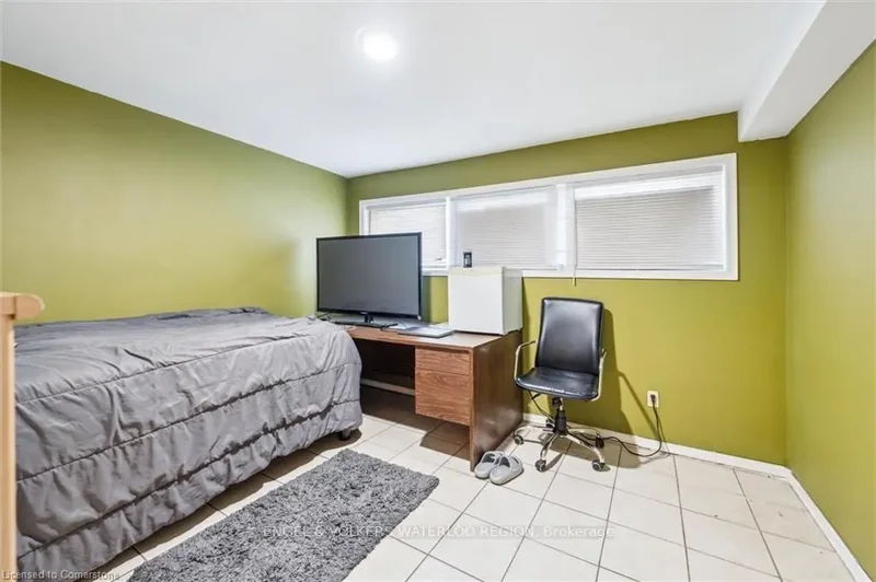 155 University Avenue E, Waterloo, Ontario, Canada. - Photo 27
