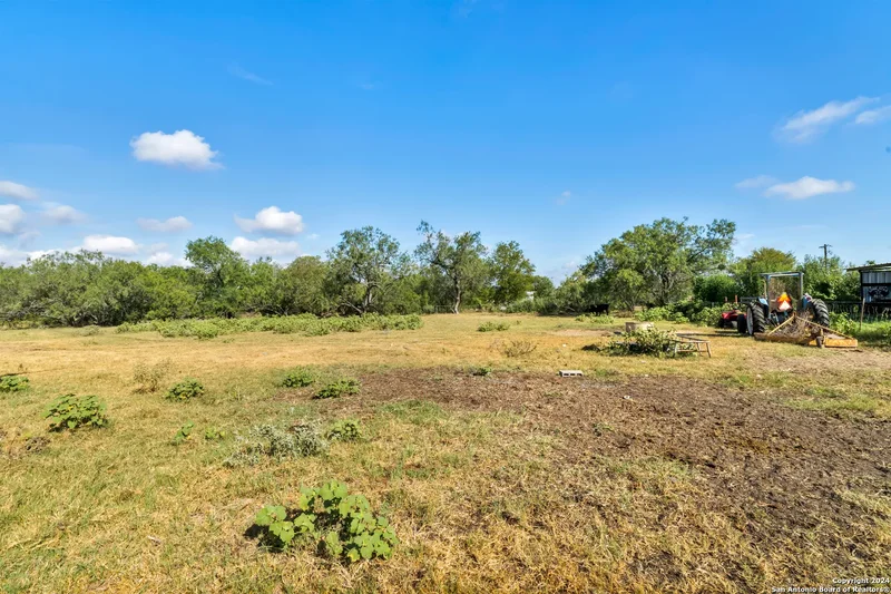 12153 E US Hwy 87 W, La Vernia, TX 78121, La Vernia, Texas, United States. - Photo 4