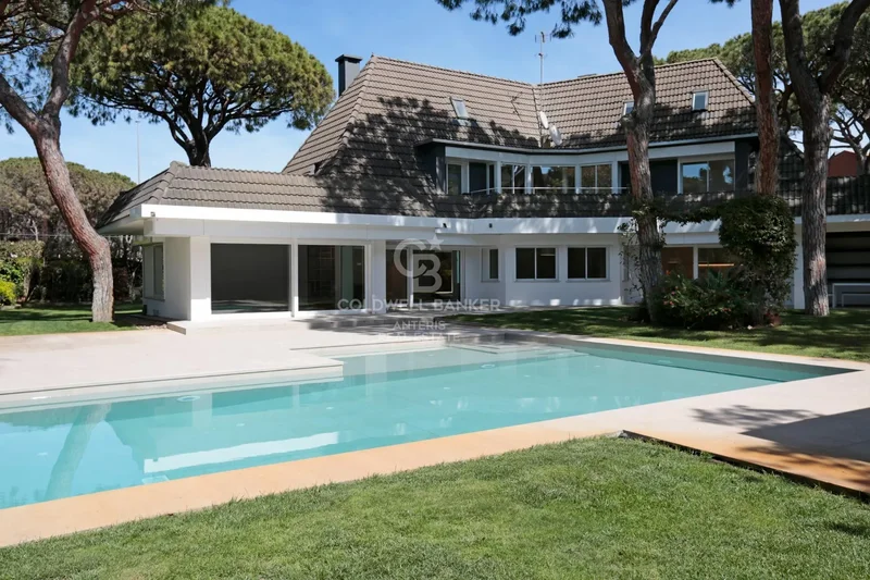 House In Gavà Mar With Amazing Exteriors And Tennis Court