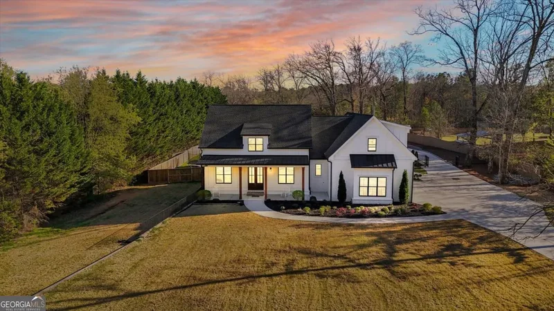 Single Family Residence in Powder Springs