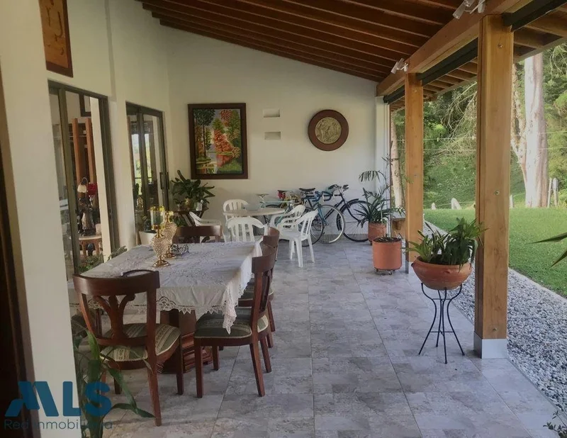Nicely located house with ample space