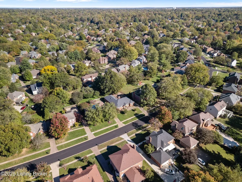 1027 Garden Creek Cir, Louisville, KY 40223, Watterson Park, Kentucky, United States. - Photo 50