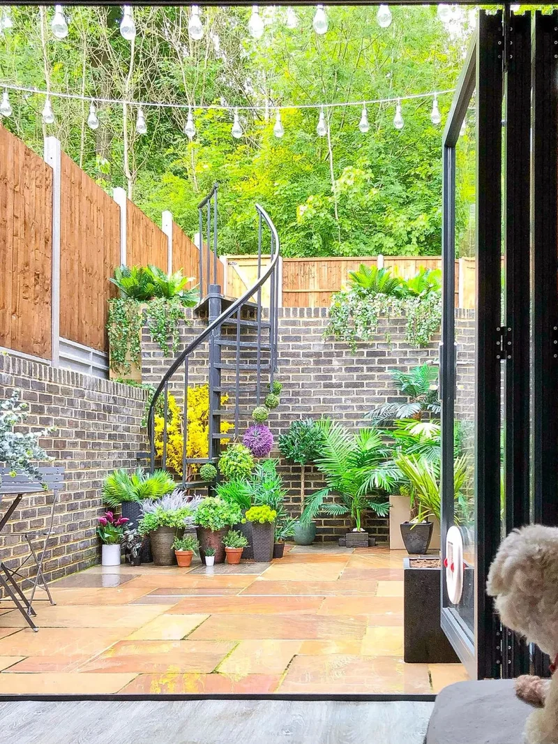 Woodlands Place, Caterham, England, United Kingdom. - Photo 22