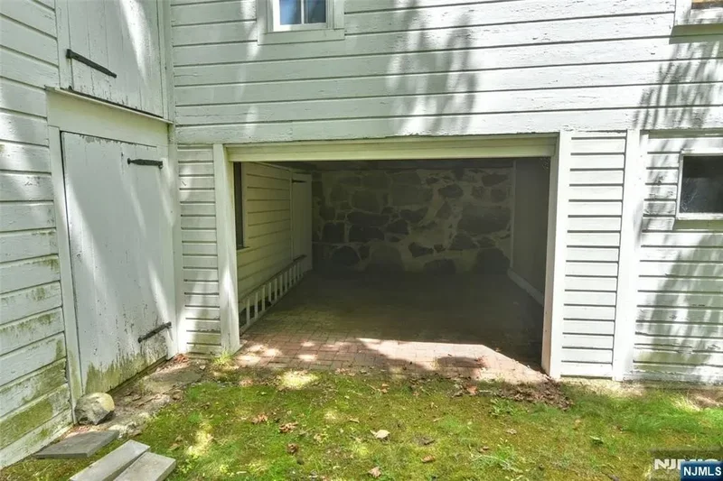 584 W Saddle River Road, Upper Saddle River, NJ, 07458, USA, Saddle River, New Jersey, United States. - Photo 17