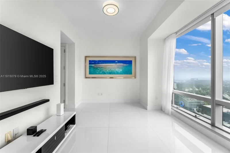 1425 Brickell Ave 54C, Miami, Florida, United States. - Photo 34