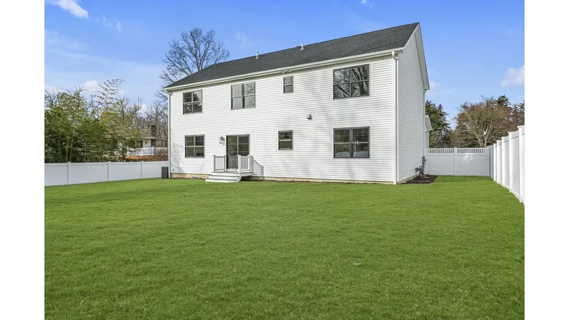 40 N Woodhull Road, Halesite, New York, United States. - Photo 24