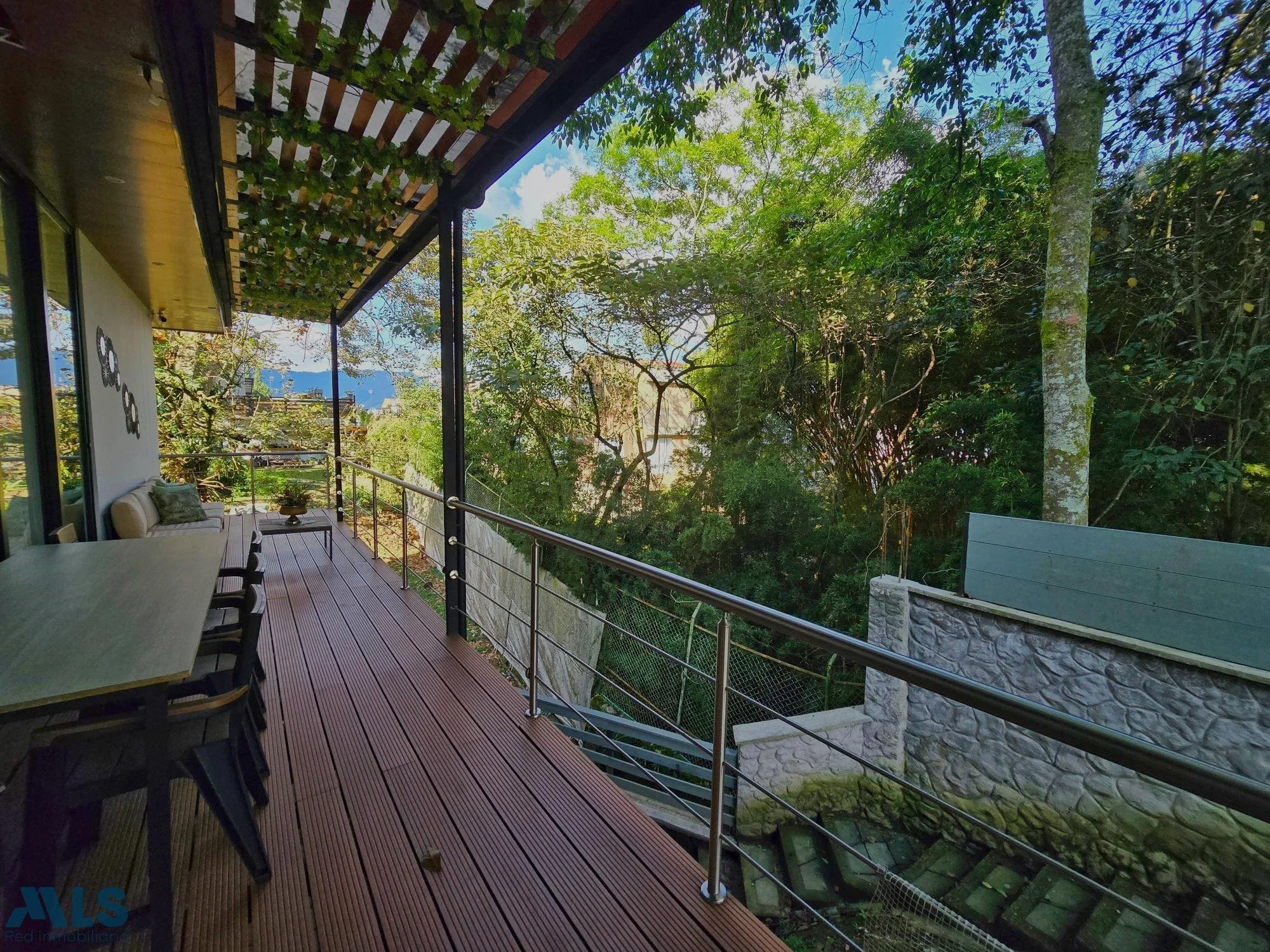 Exterior photo 3