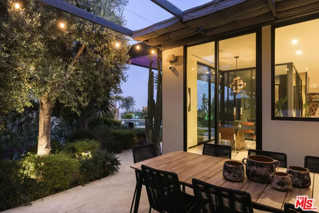 3306 Deronda Drive, Los Angeles, California, United States. - Photo 21