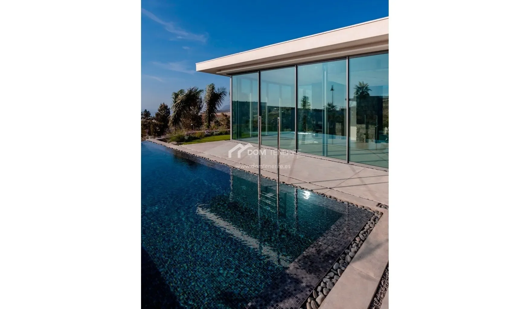 Exterior photo 9