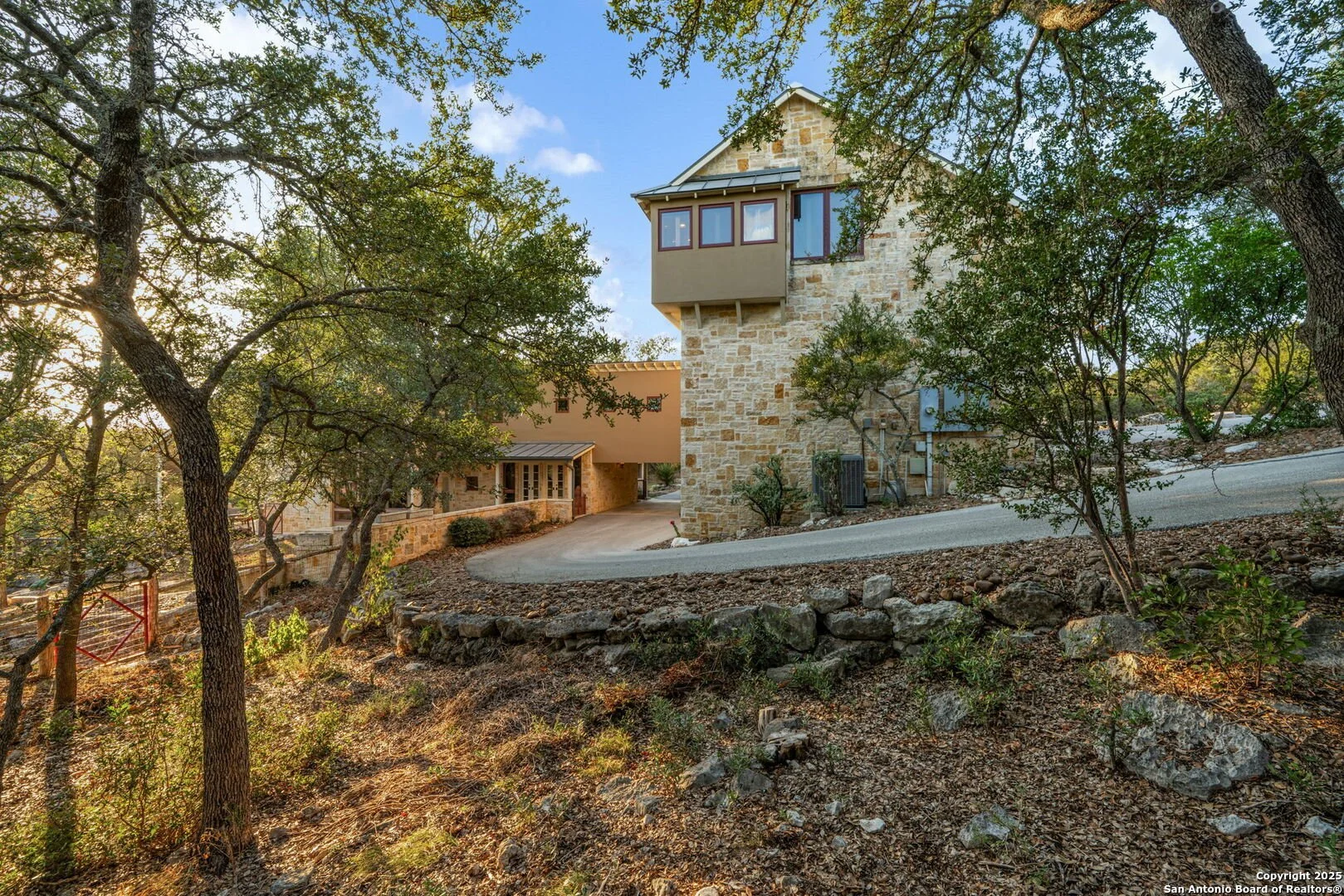 Exterior photo 5