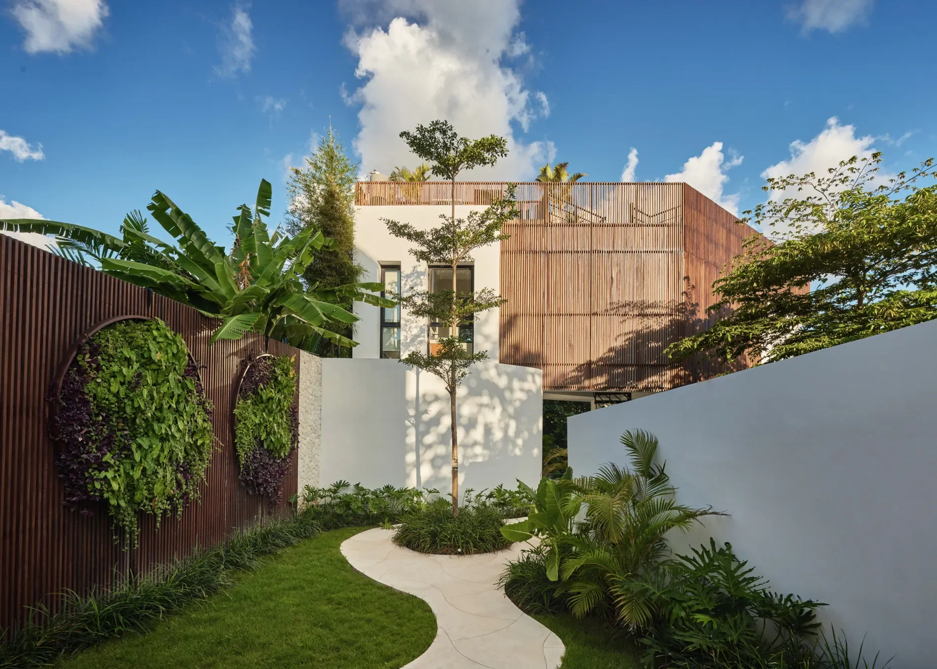 Exterior photo 3