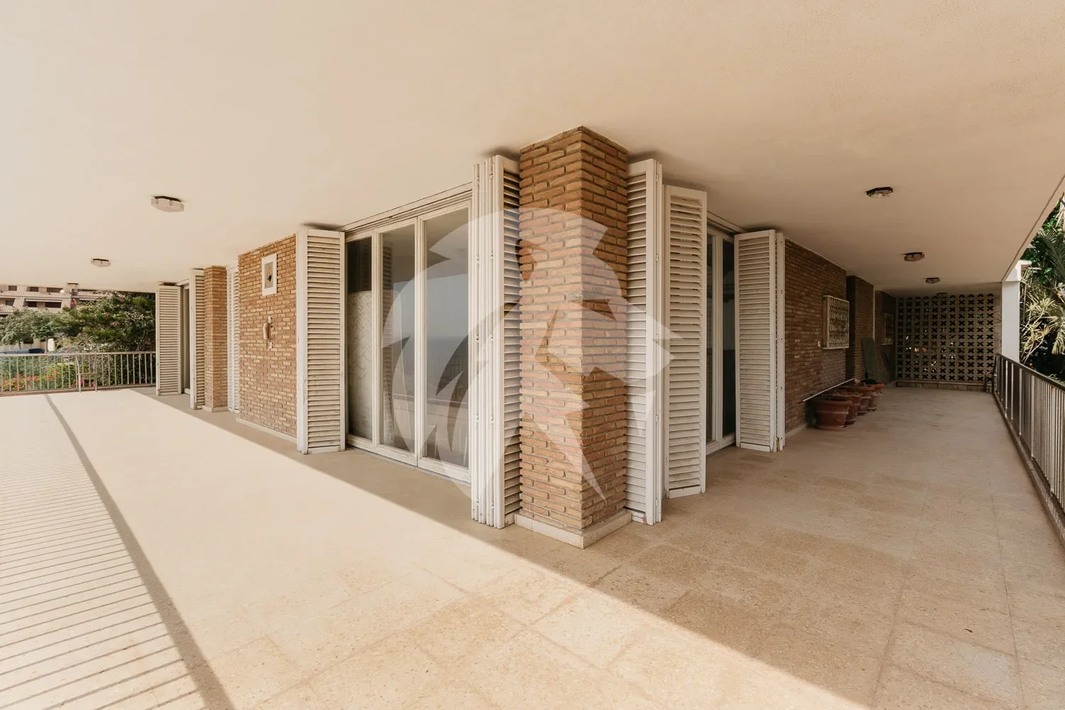 Exterior photo 8