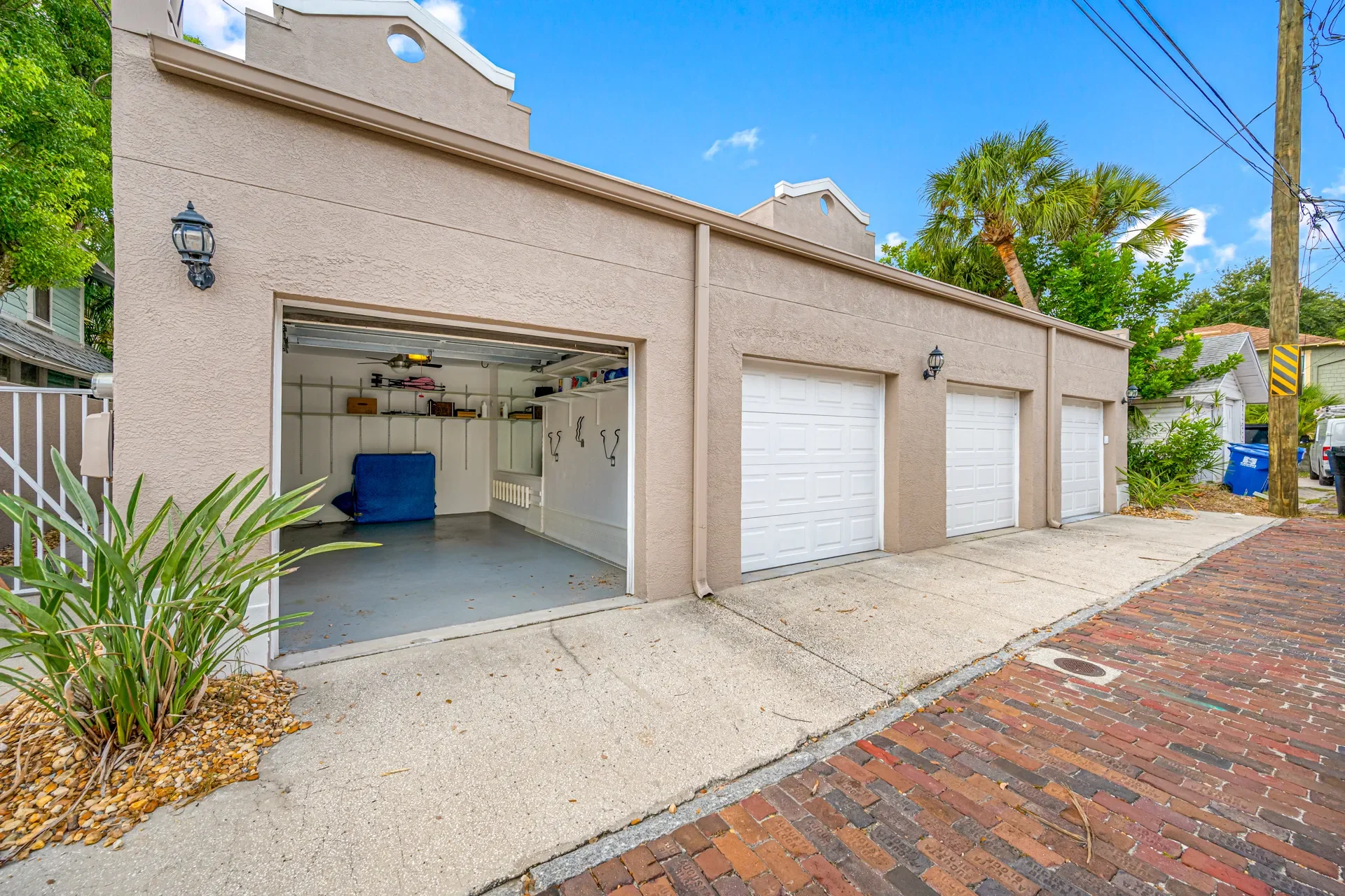 Exterior photo 10