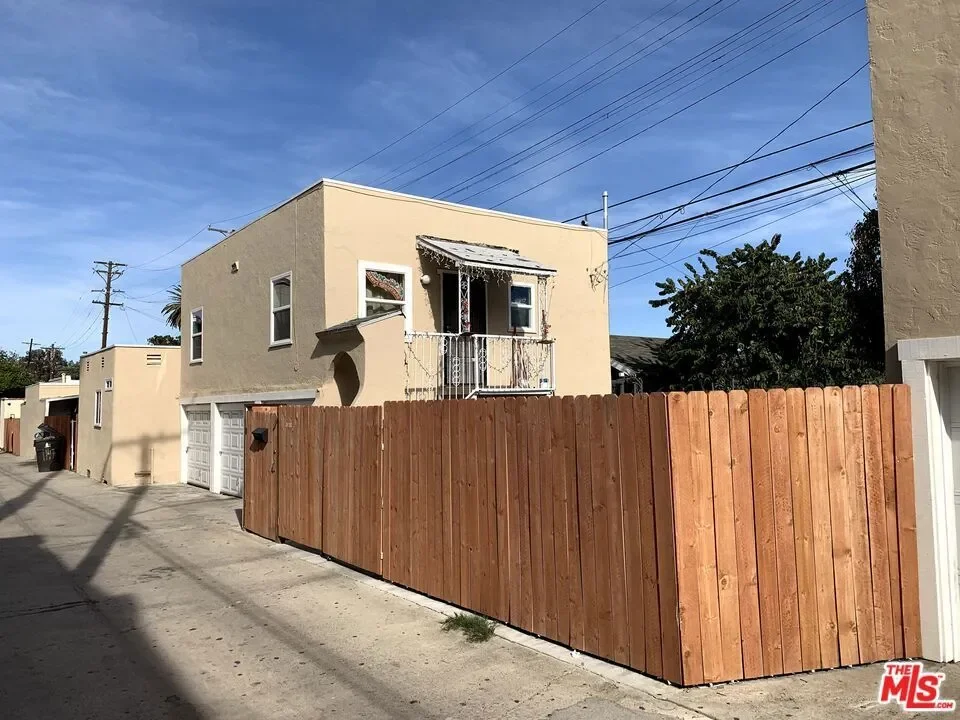 435 W 11th Street, Signal Hill, California, United States. - Photo 2