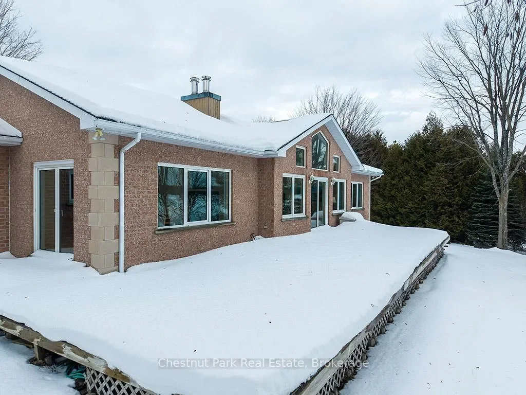 Exterior photo 5