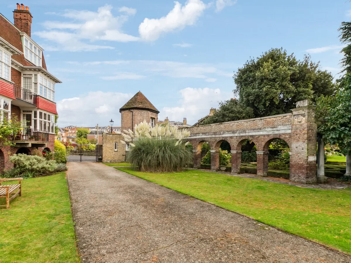 Friars Lane, London, TW9, Richmond, England, United Kingdom. - Photo 19