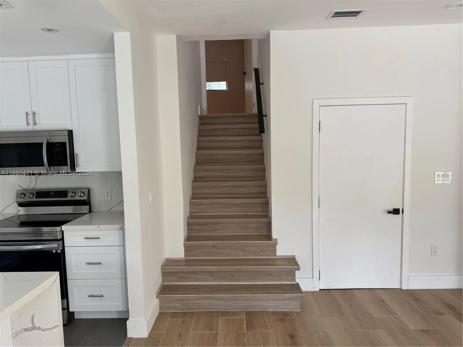 1132 NE 101ST St, Miami, Florida, United States. - Photo 10