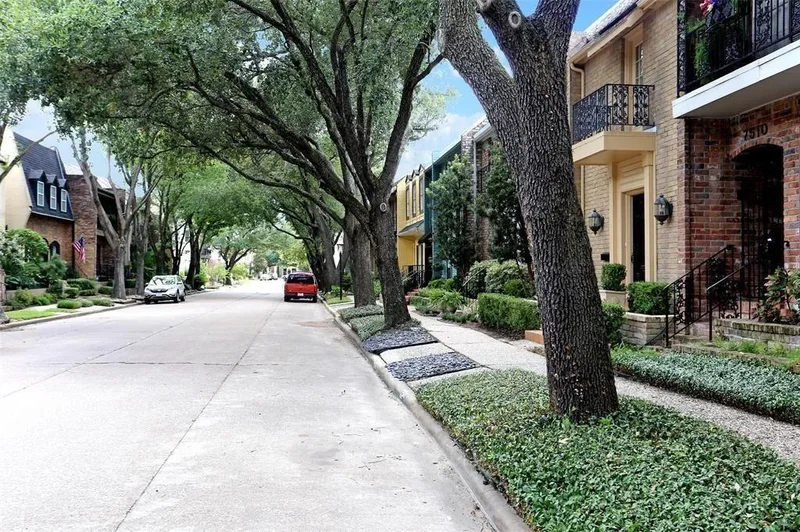 7530 Chevy Chase Drive, Houston, Texas, United States. - Photo 41