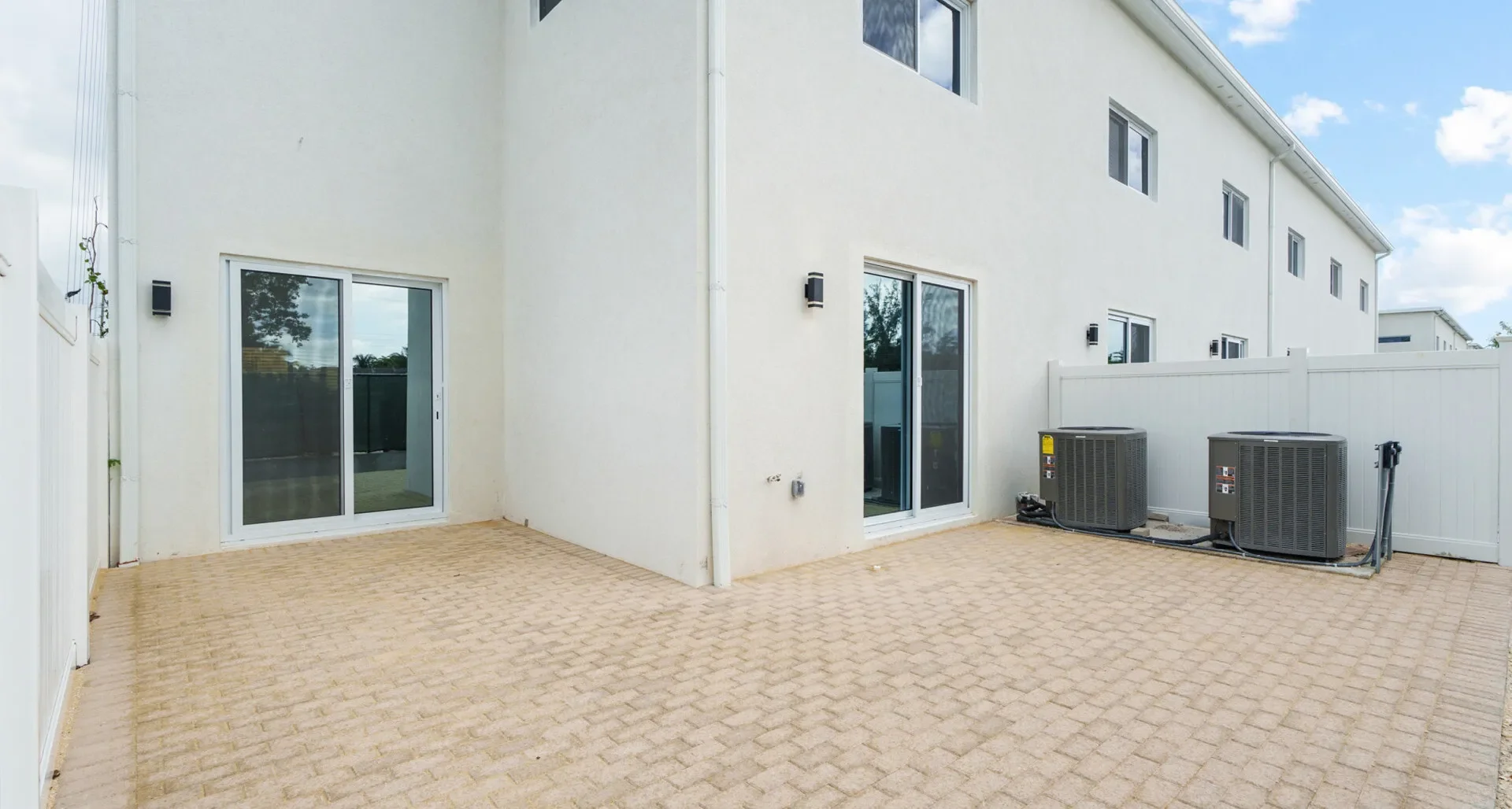 Exterior photo 1