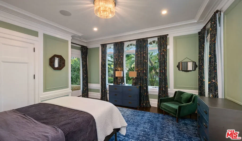 601 S Windsor Boulevard, Los Angeles, California, United States. - Photo 18
