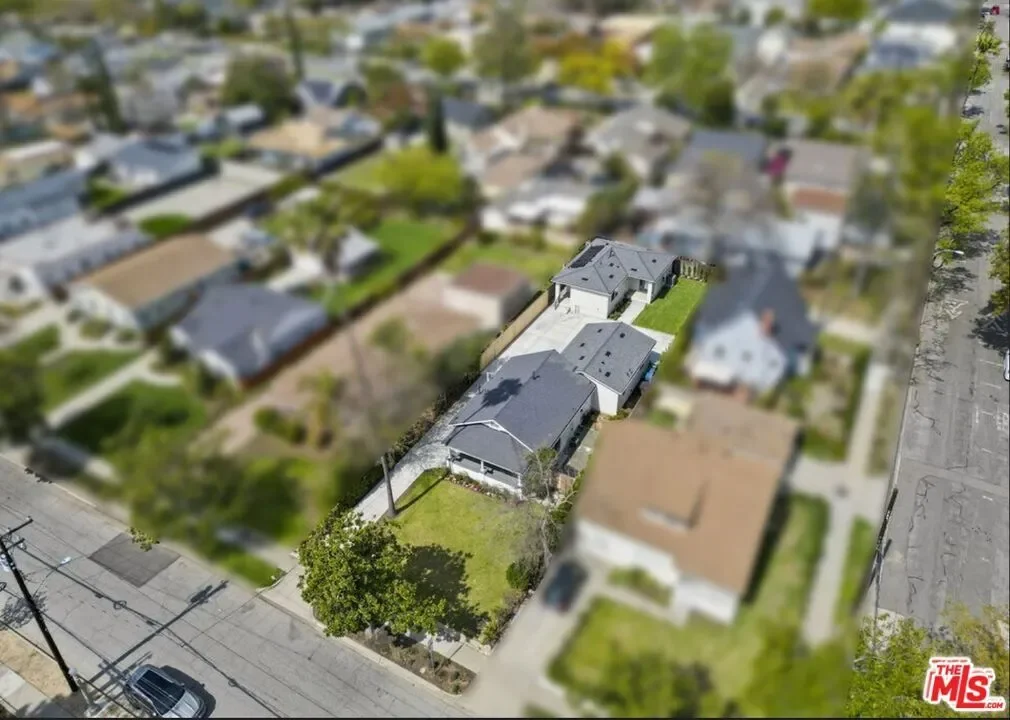 1561 East Elizabeth Street, Altadena, California, United States. - Photo 13
