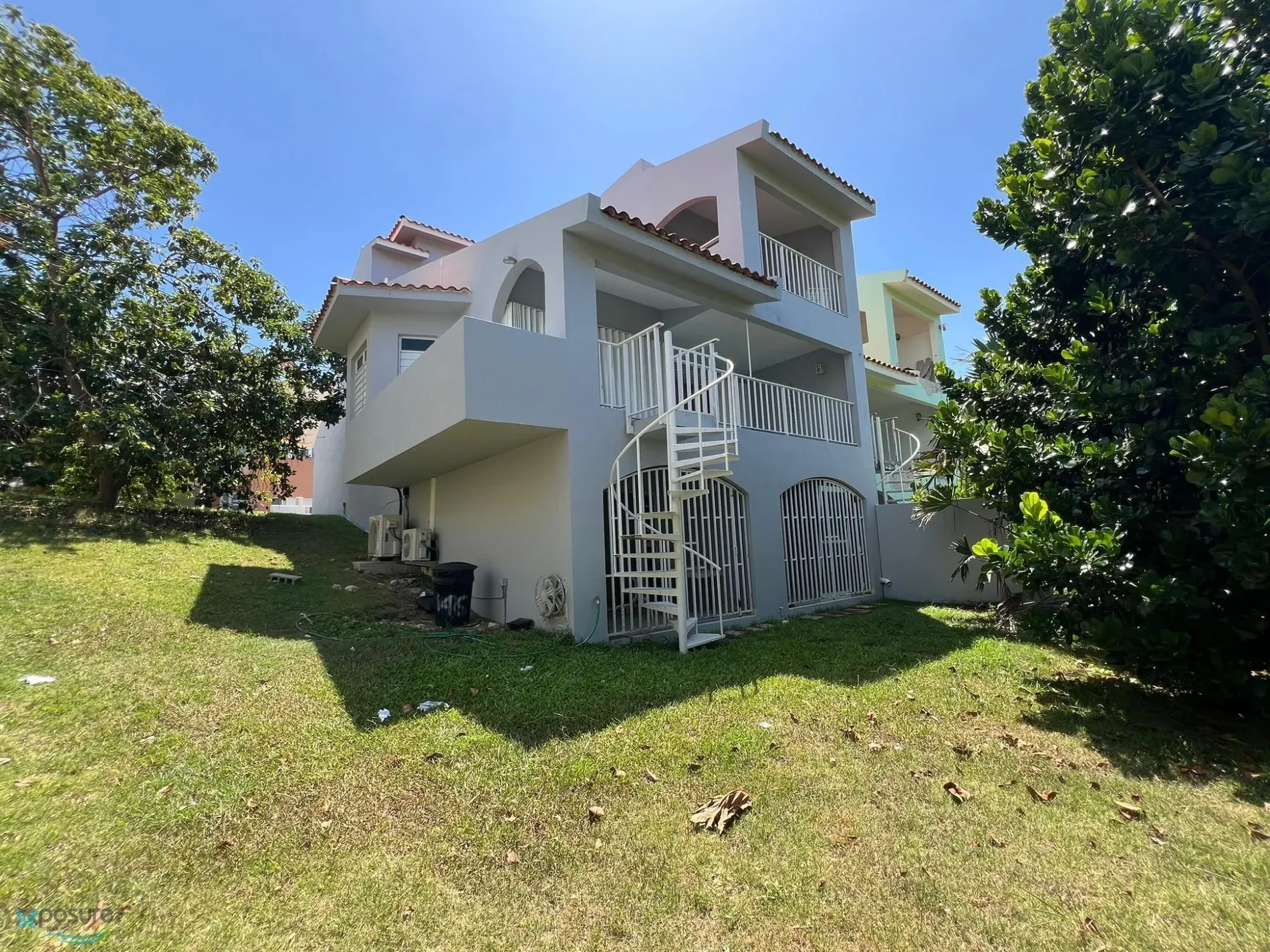 Exterior photo 4