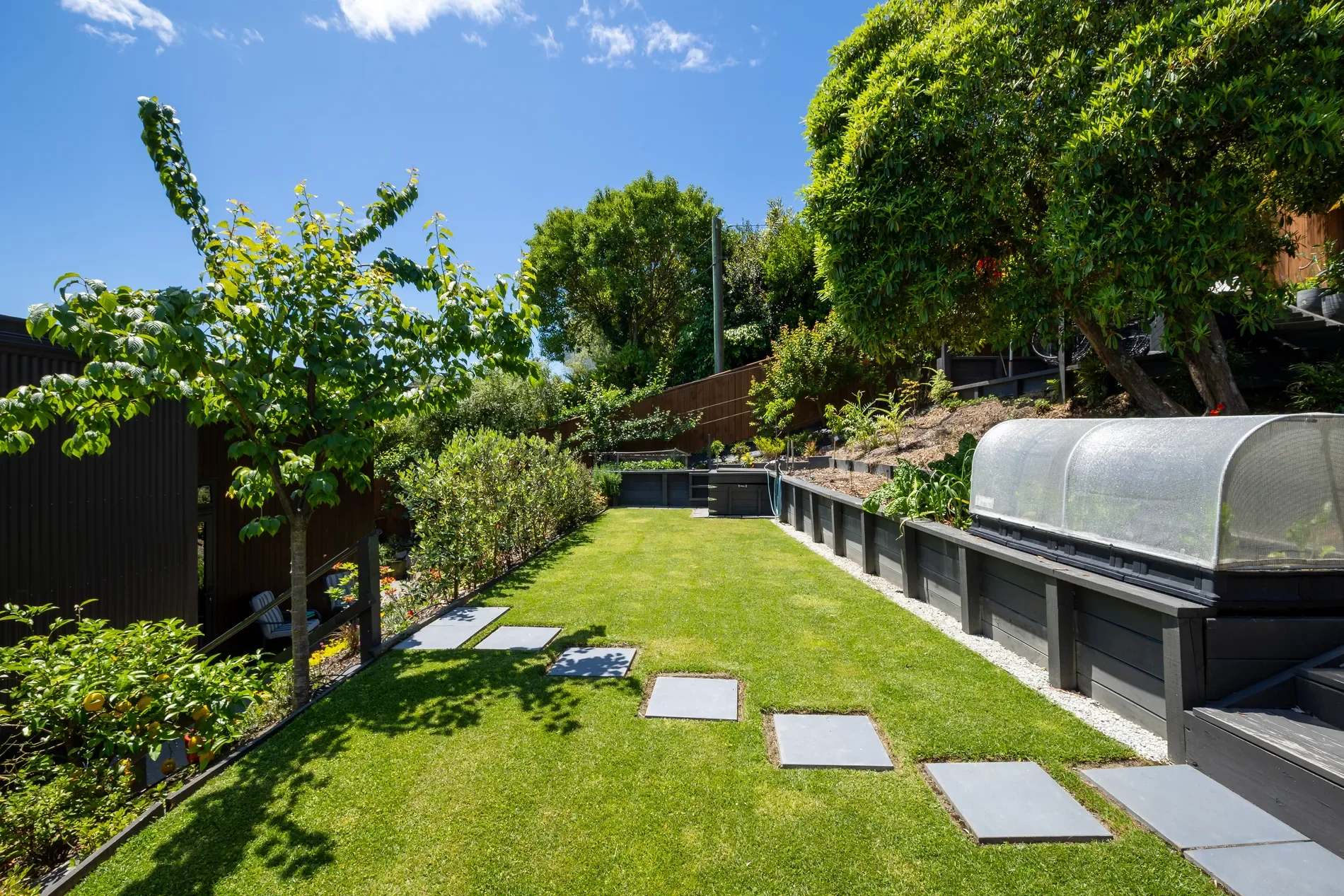 Exterior photo 5