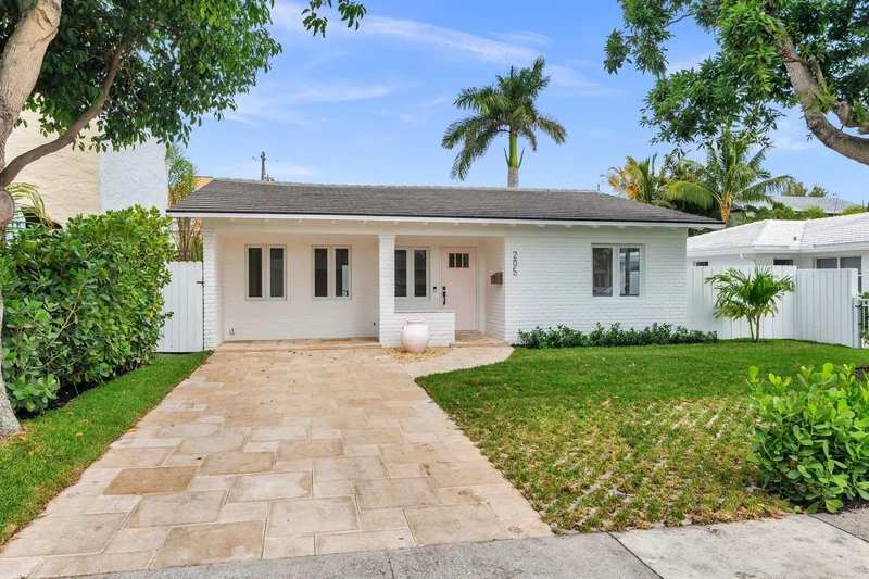 Single Family Residence in West Palm Beach