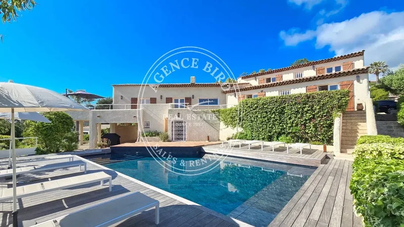 SEA VIEW VILLA AT 1 KMS FROM THE SEA AT SAINT AYGULF FRENCH RIVIERA