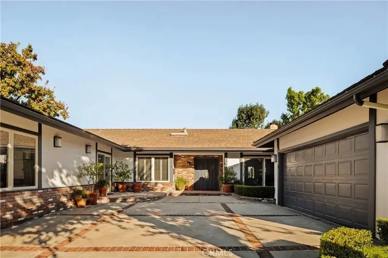22370 Algunas Road, Los Angeles, California, United States. - Photo 2