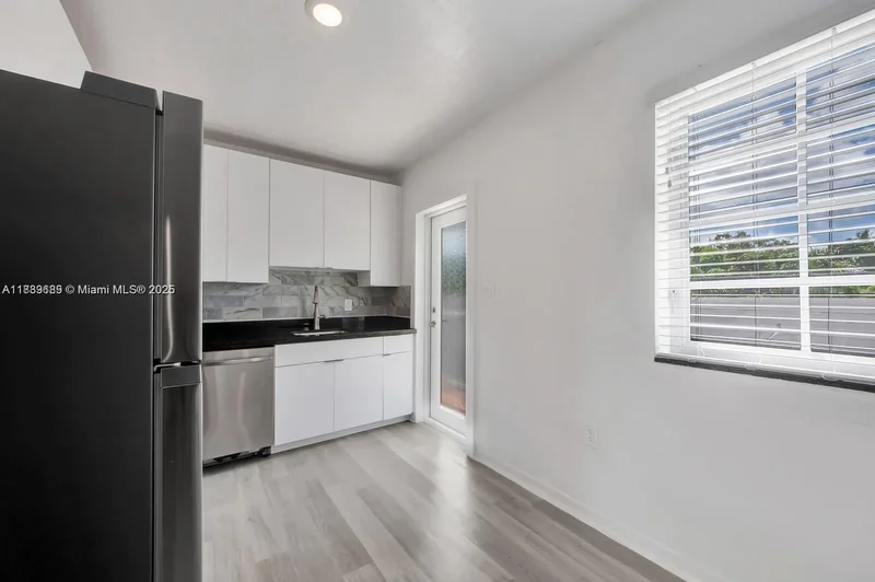 570 NE 68th St, Miami, Florida, United States. - Photo 9