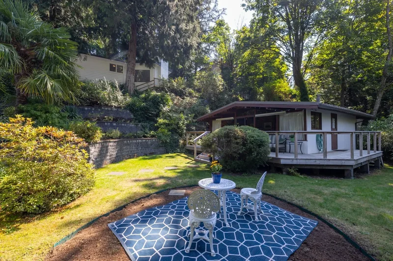 5733 Bluebell Drive, West Vancouver, British Columbia, Canada. - Photo 14