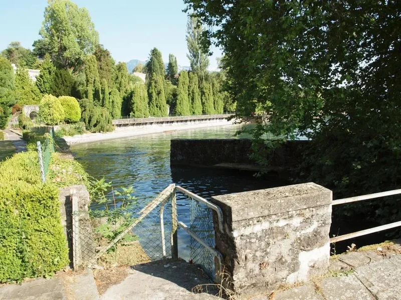 Exceptional Property In Front Lake Close To Montreux