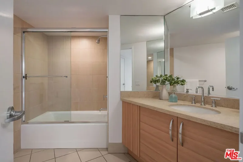 13650 Marina Pointe Drive 403, Marina del Rey, California, United States. - Photo 18