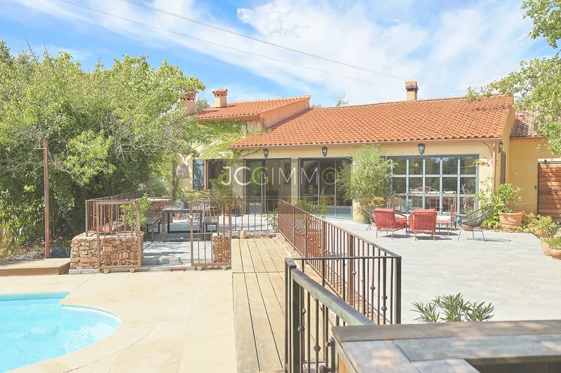 VILLA PLAIN PIED 188 m² habitables - 4 CHAMBRES - PISCINE - TERRAIN CLOS PLAT 4952 m²