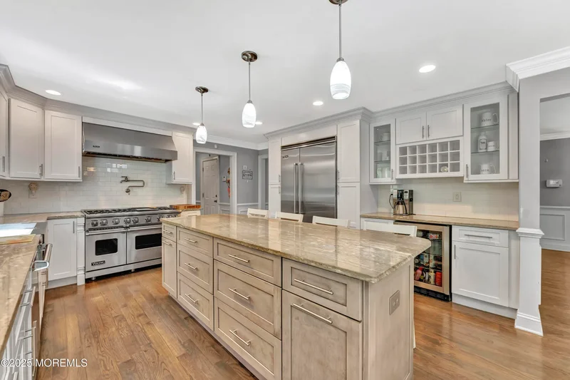 25 Briar Hill Drive, Manalapan, NJ 07726, Manalapan Township, New Jersey, United States. - Photo 3