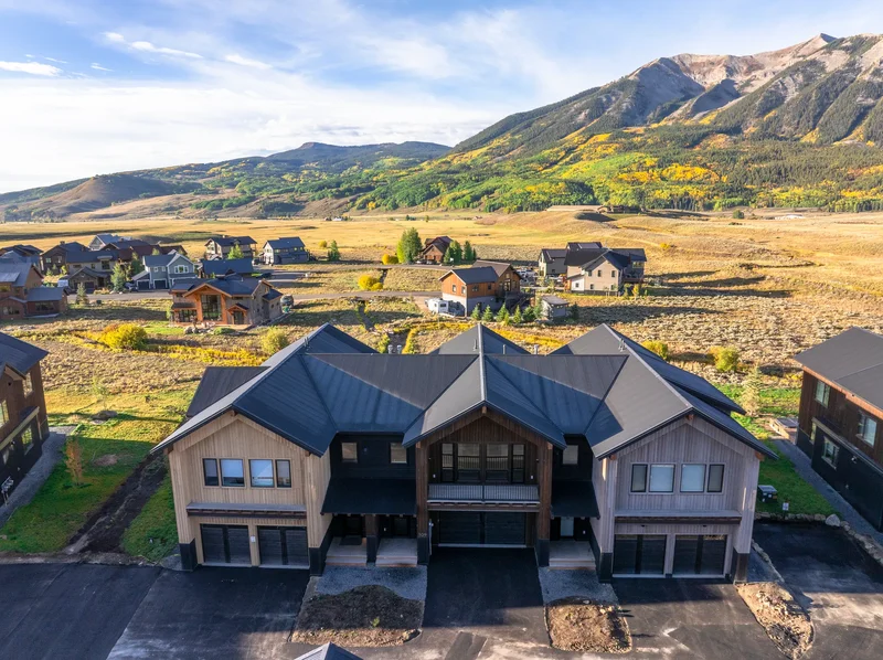 Townhome Adjacent To Open Space Offering Stunning Mountain Views