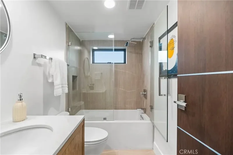 214 El Porto Street, Manhattan Beach, California, United States. - Photo 5