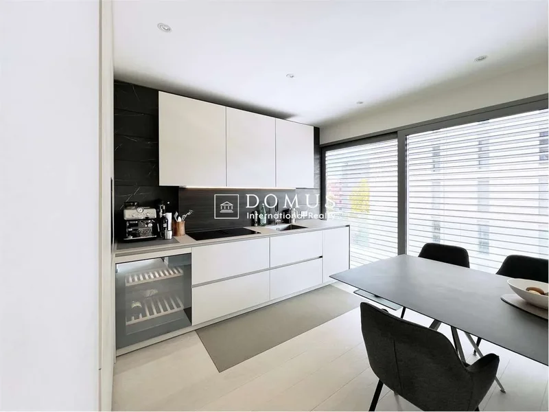 Luxury Apartment with Terrace, Fully Furnished