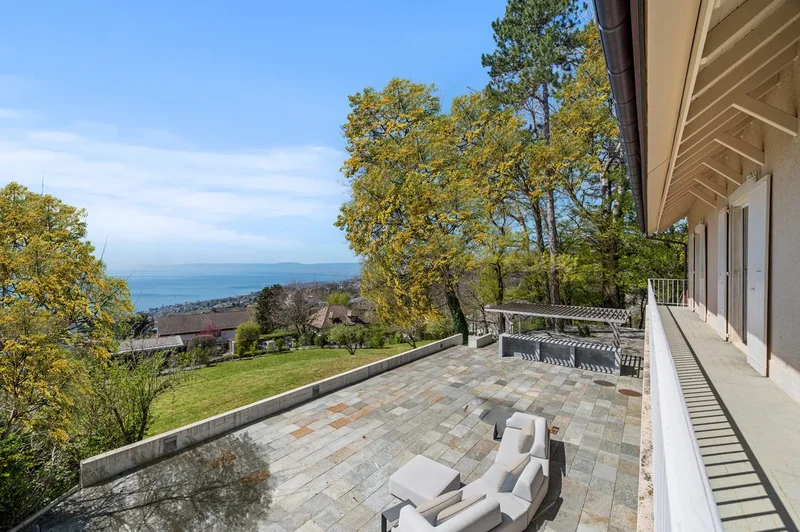 Wonderful Renovated Property With Panoramic View In Lutry