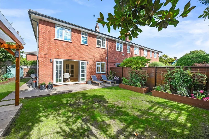 Cosmur Close, London, Shepherds Bush, W12, London, England, United Kingdom. - Photo 4