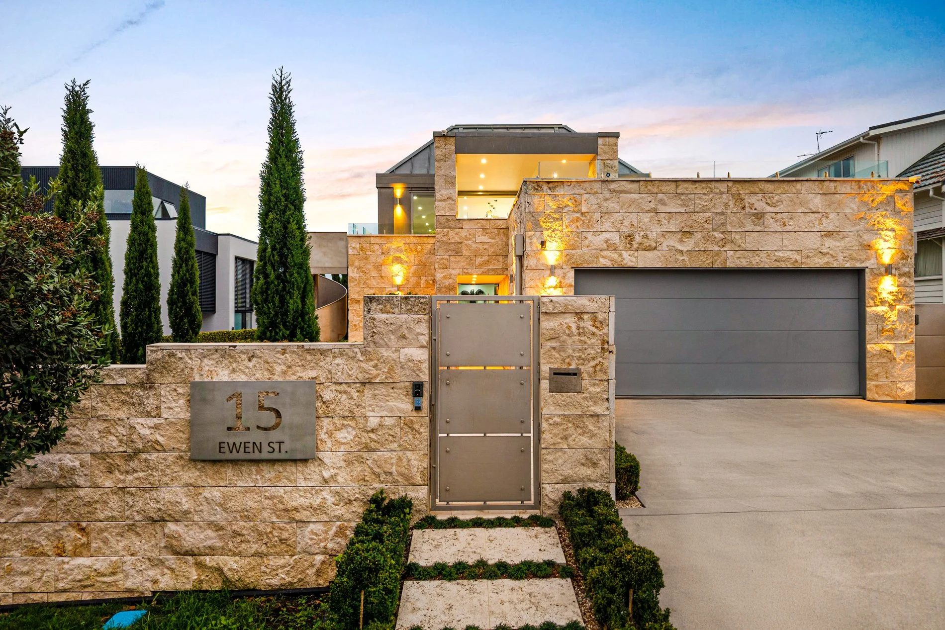 Exterior photo 2