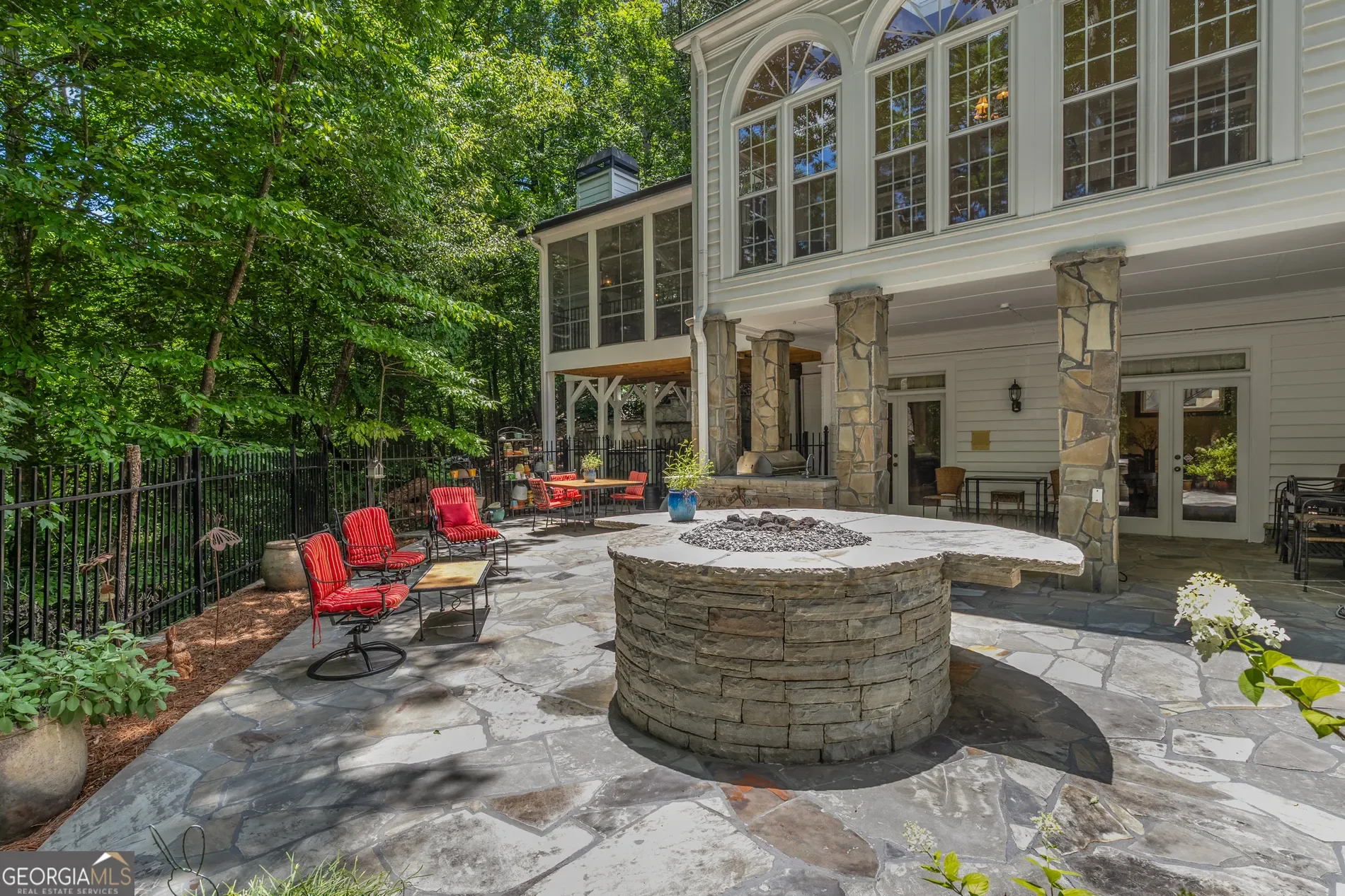 Exterior photo 9