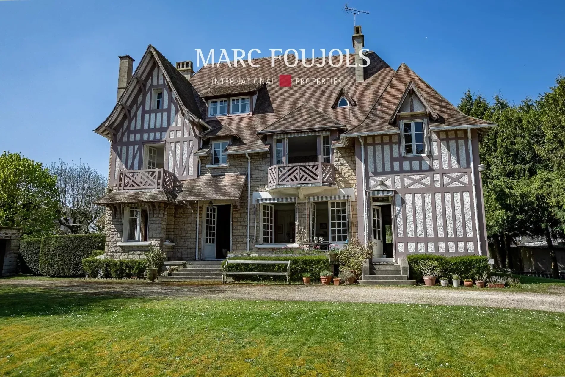 Exterior photo 2